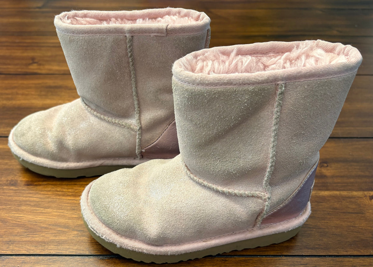 #197 Ugg Girls Size 12	Light Pink Sherling Boots