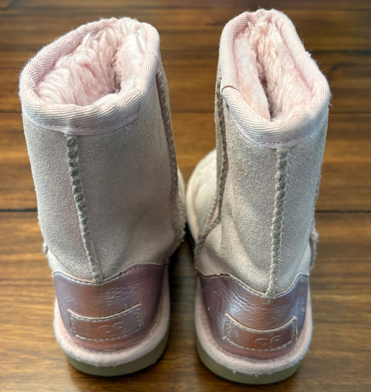 #197 Ugg Girls Size 12	Light Pink Sherling Boots