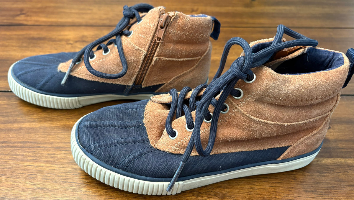 #197 Hanna Andersson Boys Size 2 Brown & Navy Boots