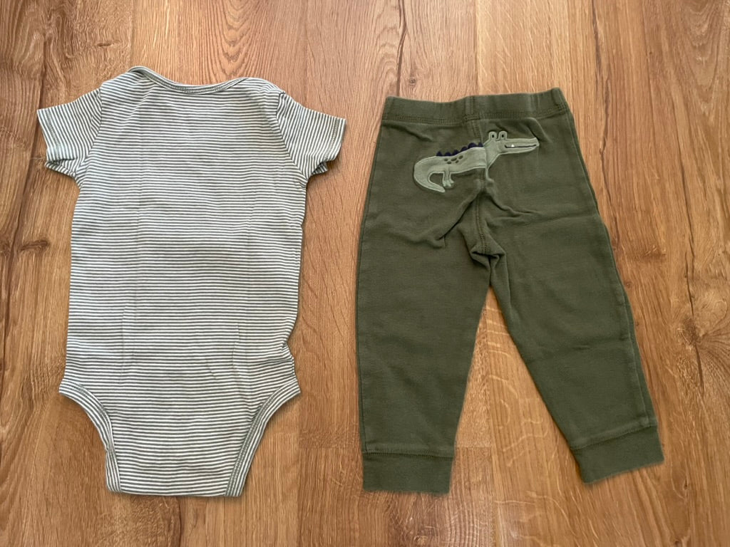 #6 - Boys Carters Chomp Alligator Boys Green Outfit, 18 months