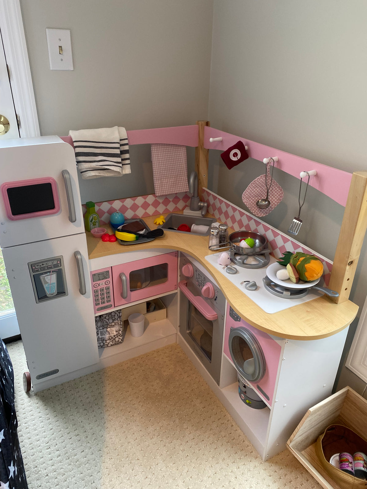 #117, Kidcraft gourmet corner Play Kitchen, pink and white, VGUC