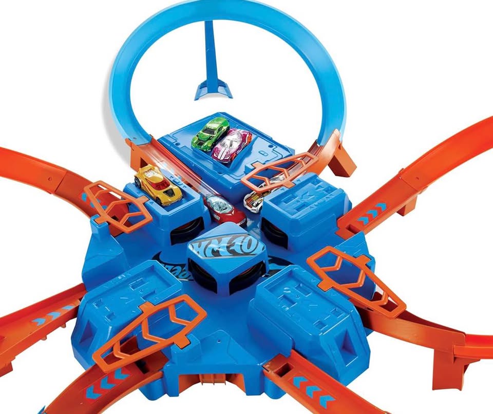 Seller 128 - Hot Wheels Criss Cross Crash Track Set - New in Box!