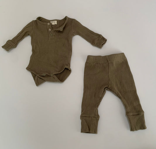 3-6 months Gender Neutral The Simple Folk Organic Green Onesie and Pant Set