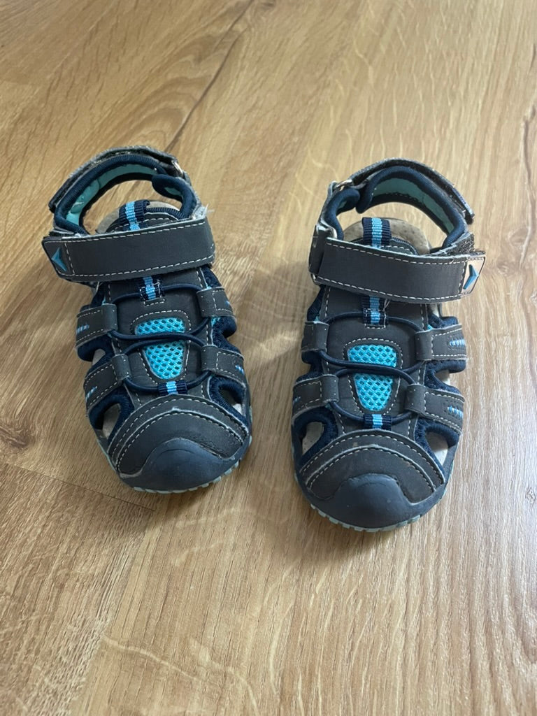 #6 - Boys Water Shoes, size 24/size 8