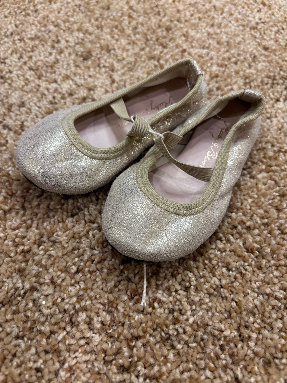 #86A girls size 5, ruby and blood ballet flats