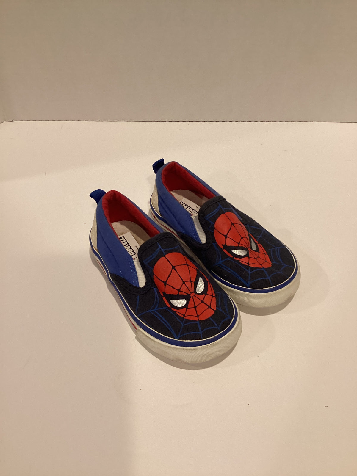 #70 Gap x Spider-Man Boys 6 Shoes