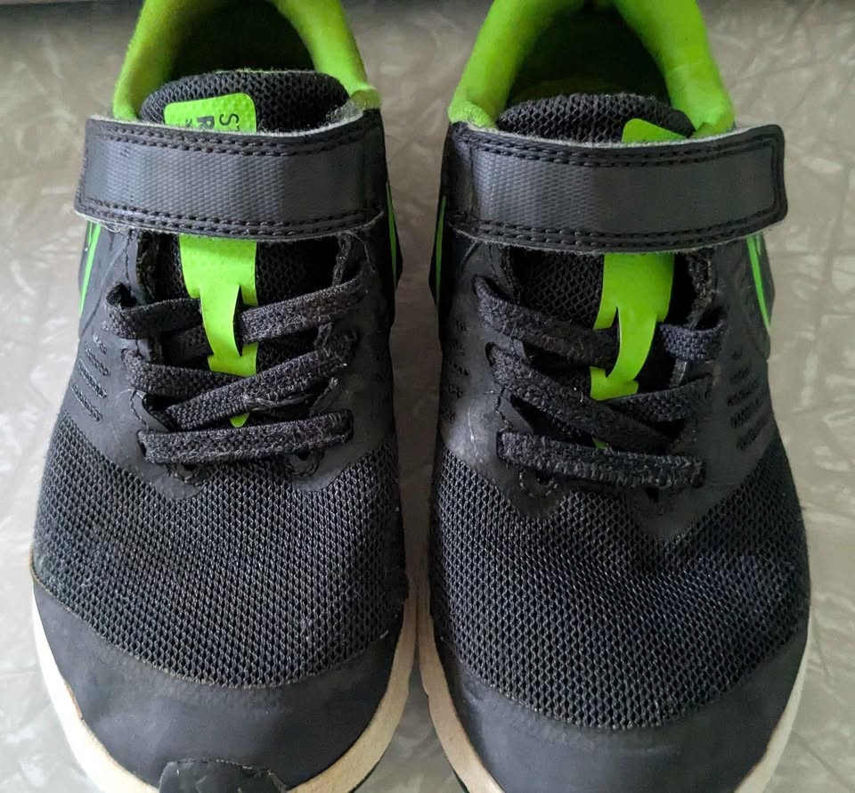#61 Boys 11c Nike Sneakers Neon Green & Dark Gray