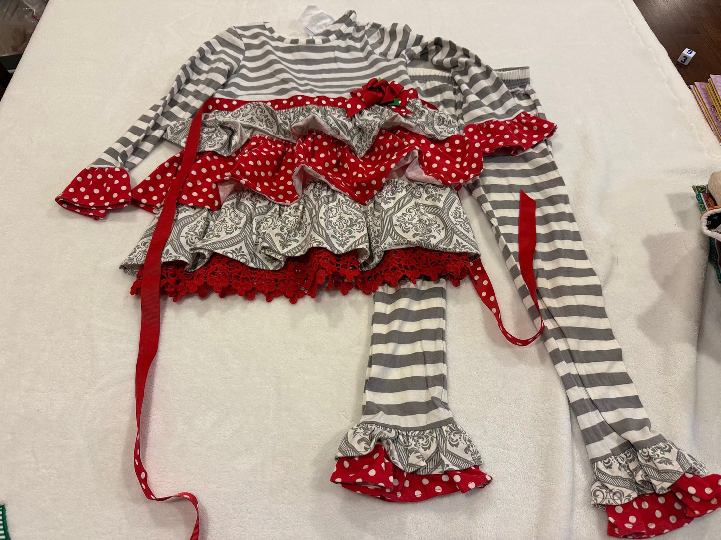 179 Girls Counting Daisies Grey/White Outfit-size 5 (matching girls size 6x available)