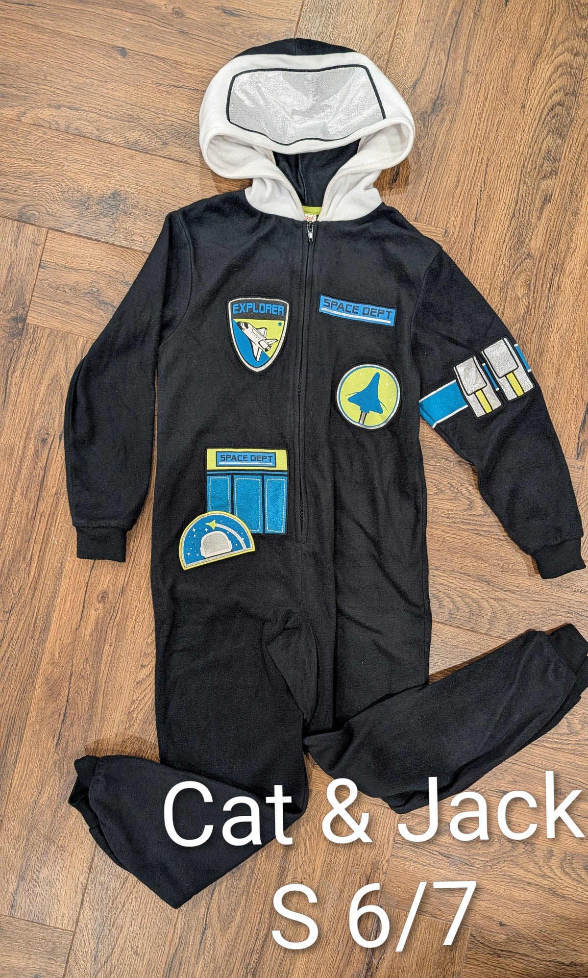 #3 Long sleeve fleece 6/7 Cat & Jack space onesie