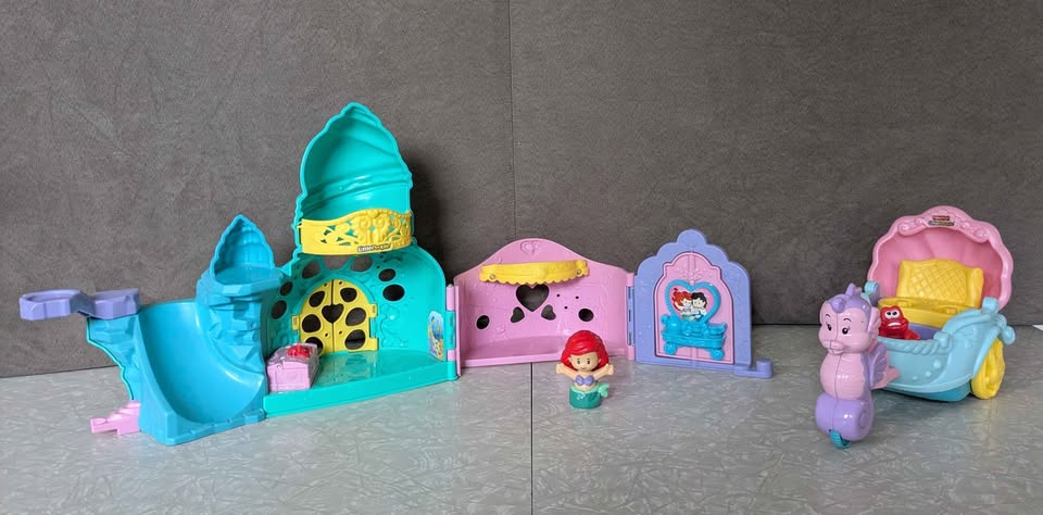 #61 Little People Ariel's Grotto & Coach Carriage - No Sound