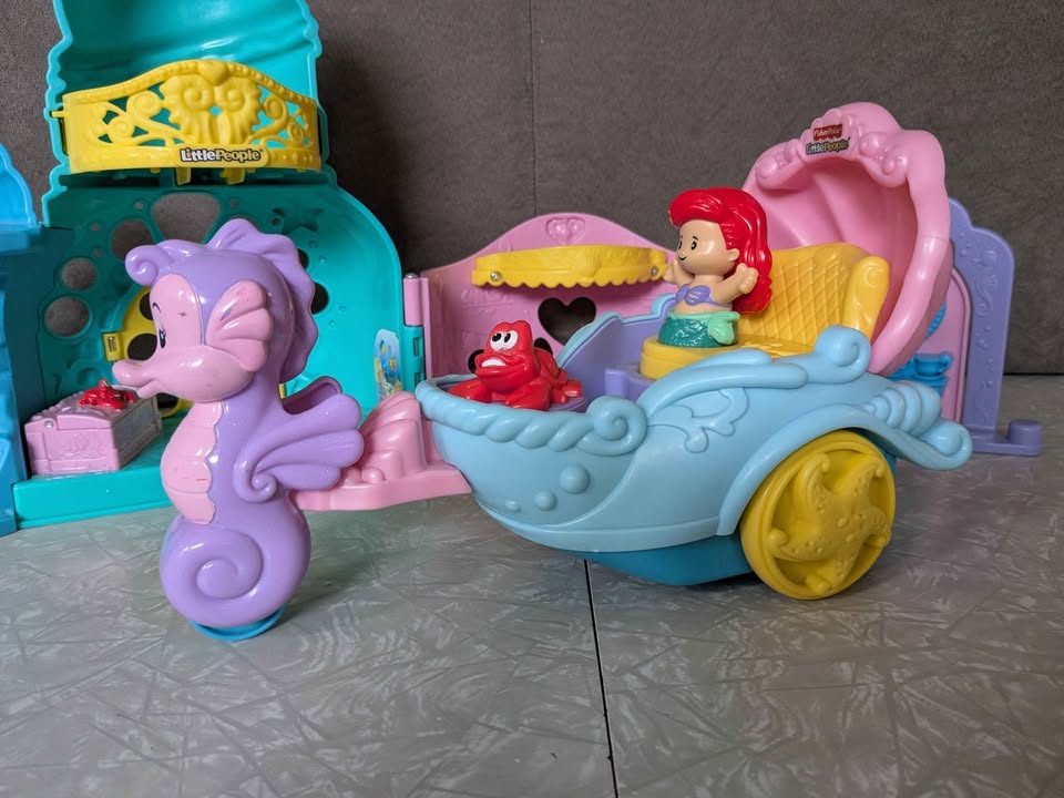 #61 Little People Ariel's Grotto & Coach Carriage - No Sound