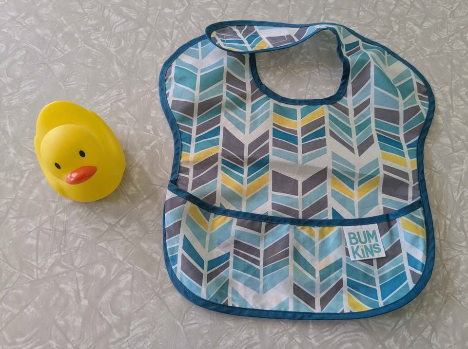 #61 Munchkin Bath Safety Duck & Bumkins Bib