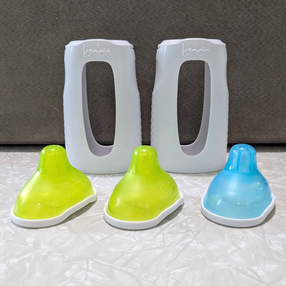 #61 Kiinde Twist Squeeze Bottles with Nipples and Cases