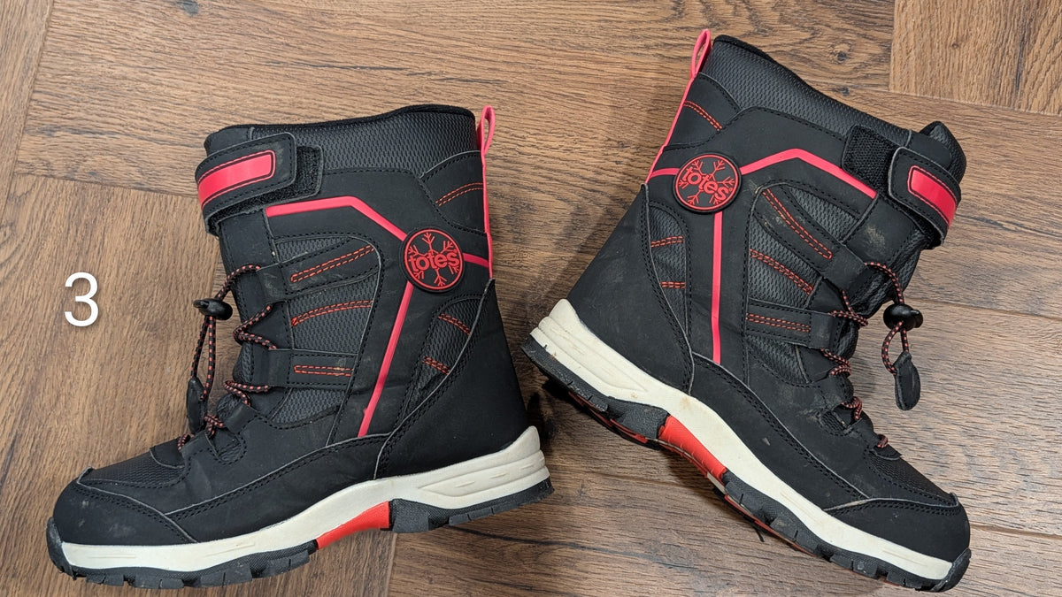 #3 Black & Red size 3 snow boots