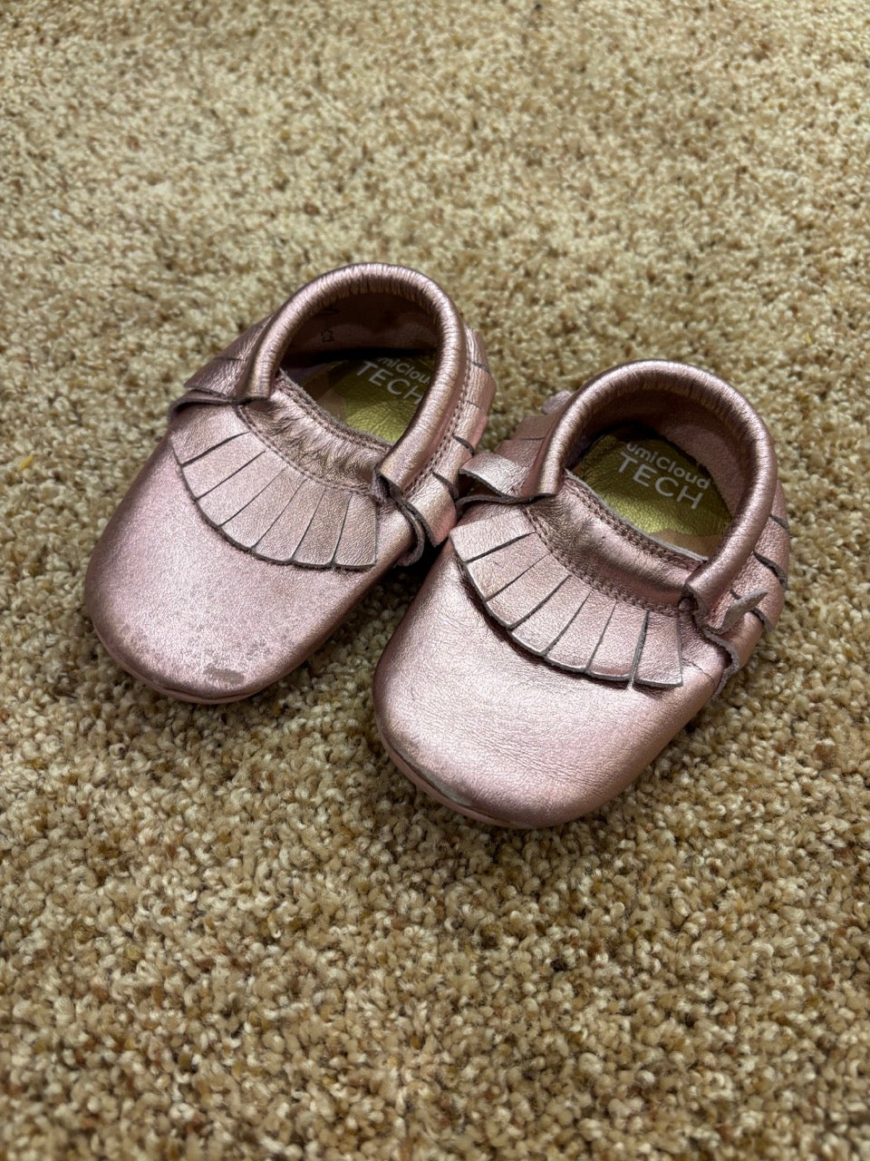 #86A girls 5.5 moccasins