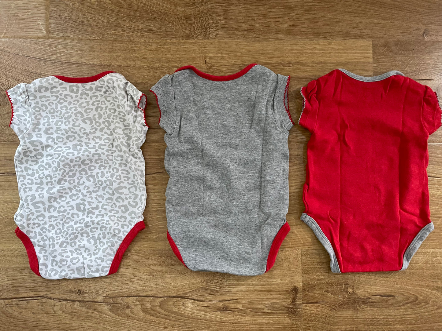 #6 - Girls Cincinnati Reds Bodysuit/Onesies, 6-9 months