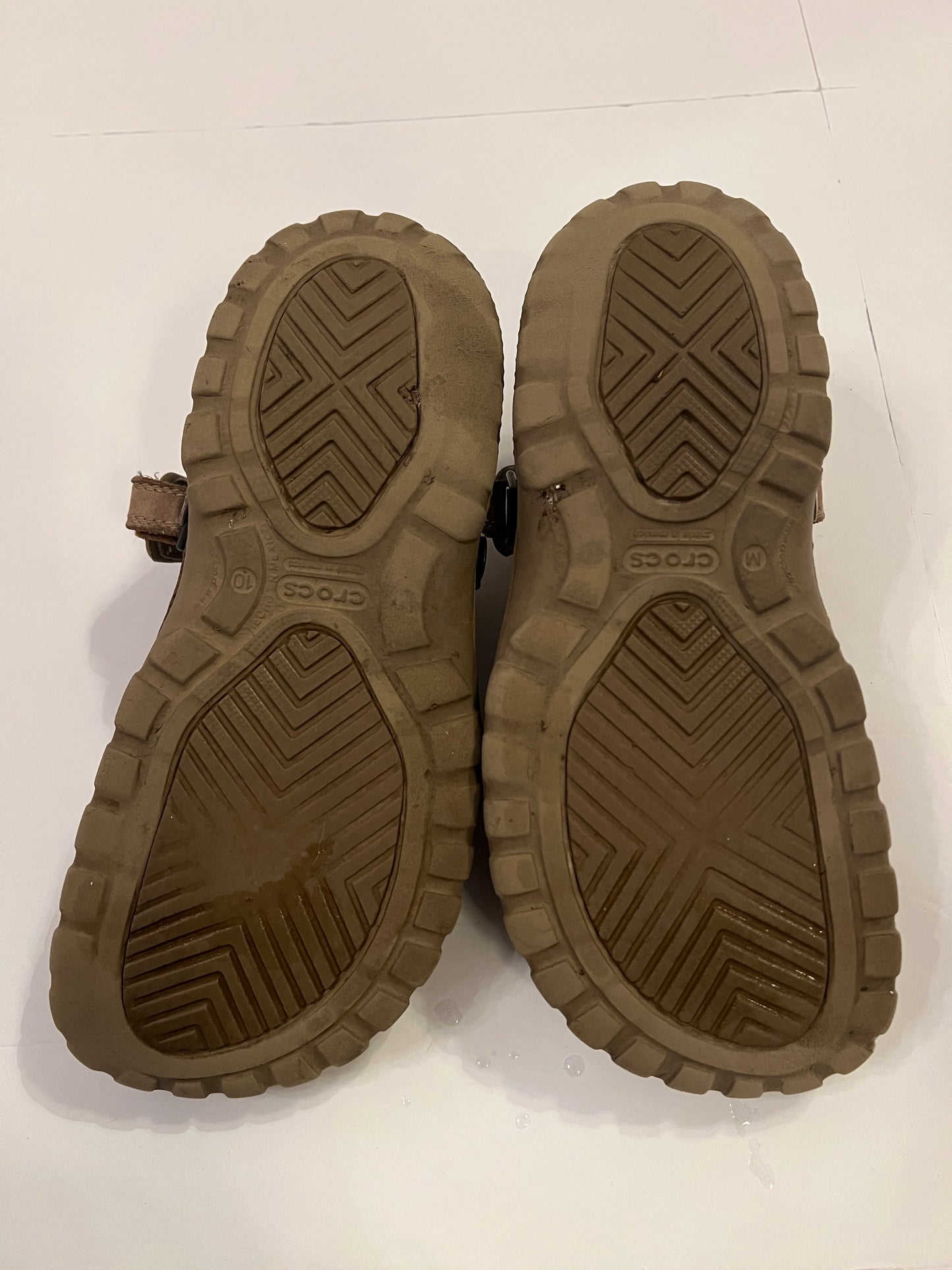 Mens Shoe 10 Leather Crocs Yukon Vista Clogs, Khaki