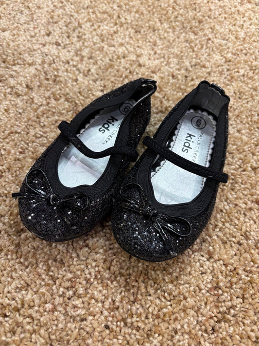 #86A girls size 6 black dressy shoes