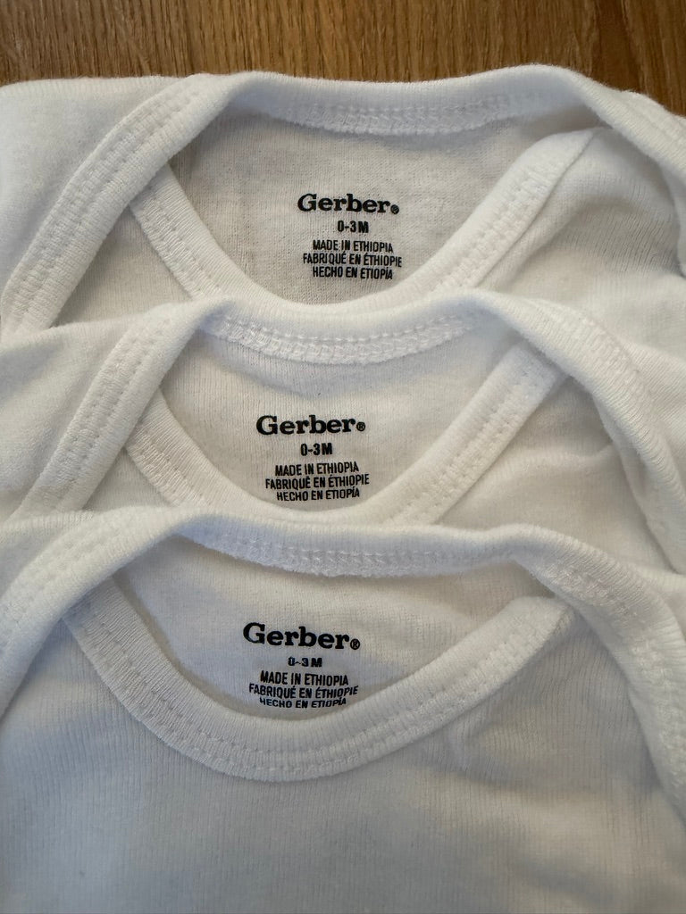 #6 - Gerber White Long Sleeved Onesies/Bodysuits, set of 3 - Gender Neutral - 0-3 months
