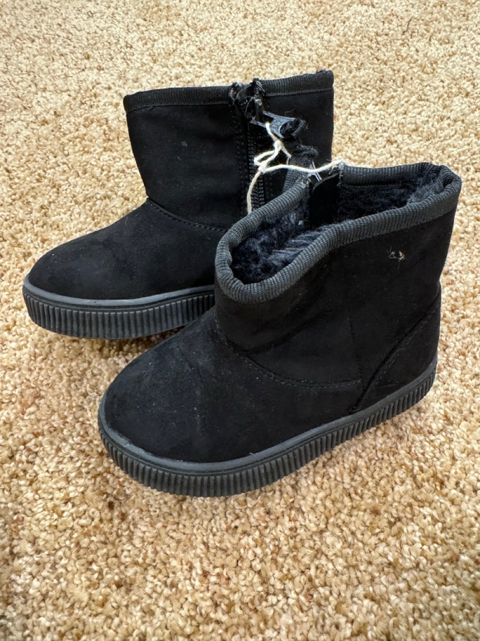 #86A boys size 7 cat and jack winter boots