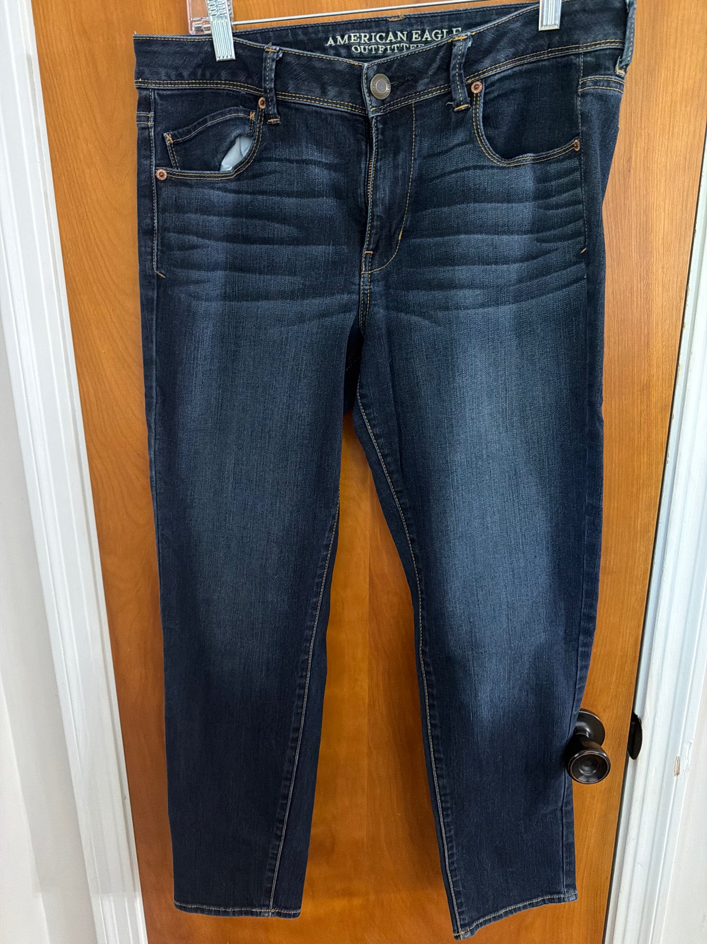 Seller 120, VGUC Women’s American eagle super skinny jeans size 14reg