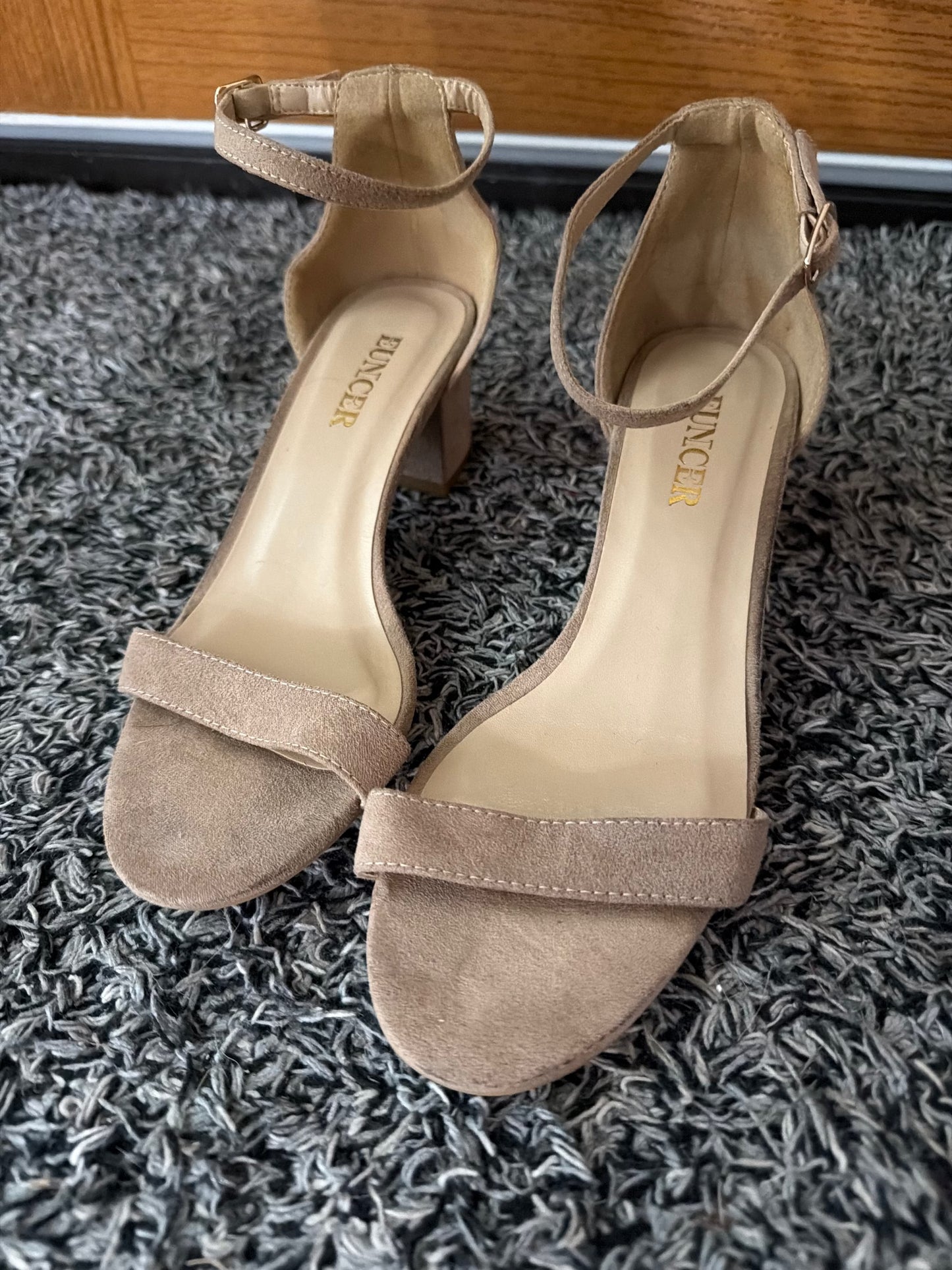 Seller 120, VGUC  Women's Euncer taupe 2in heel size 7.5