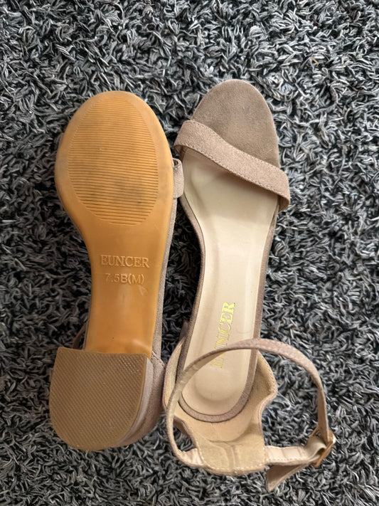 Seller 120, VGUC  Women's Euncer taupe 2in heel size 7.5