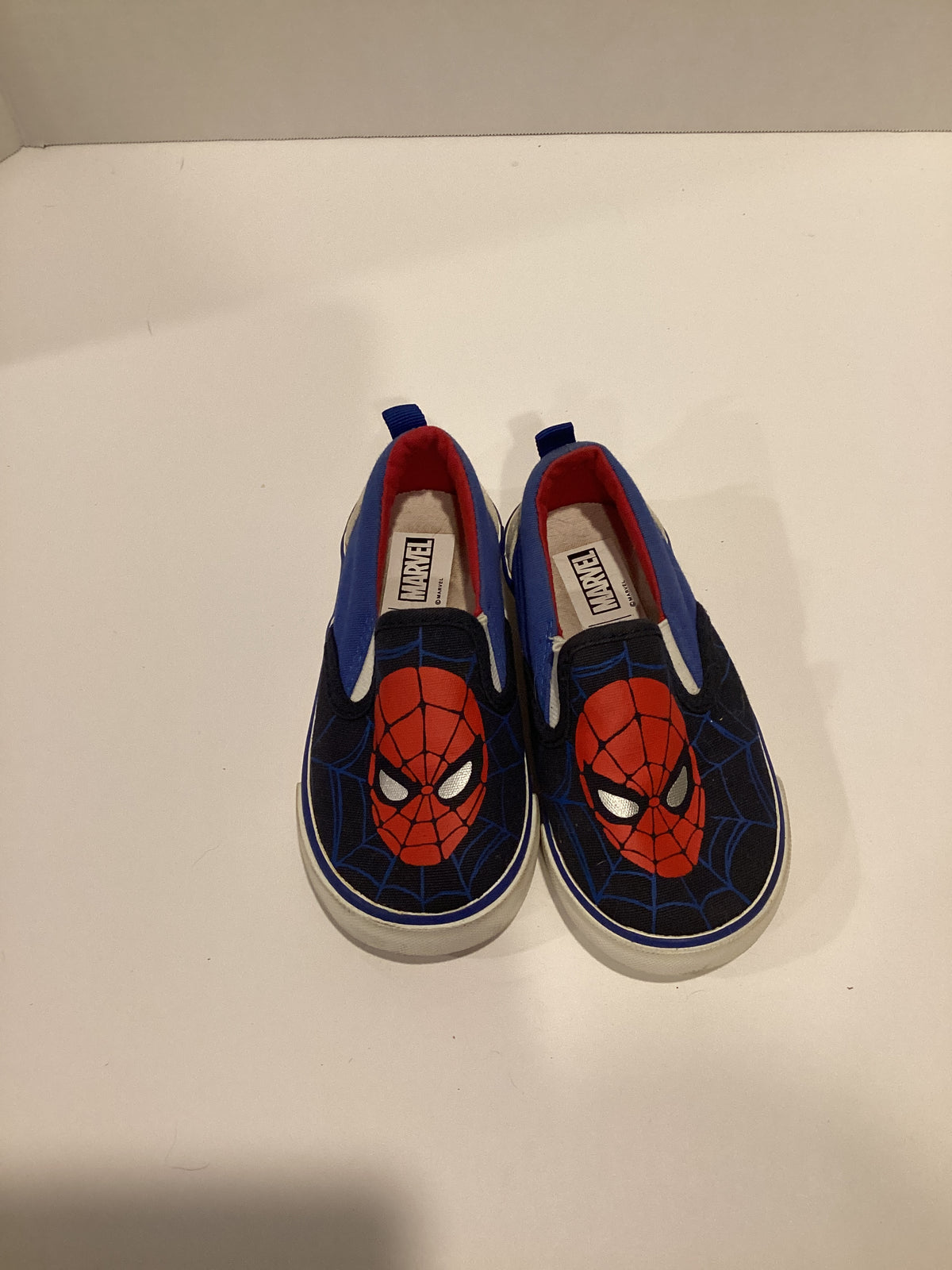 #70 Gap x Spider-Man Boys 6 Shoes