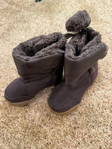 #86A girls brown snow boots, size 5