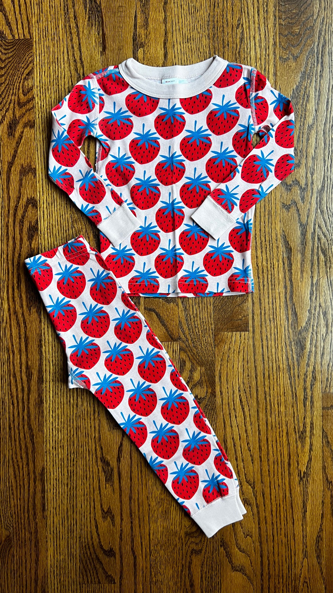 Seller #115 - Hanna Andersson Girls 3T / 90cm Pink Strawberry Pajamas (Organic Cotton), EUC
