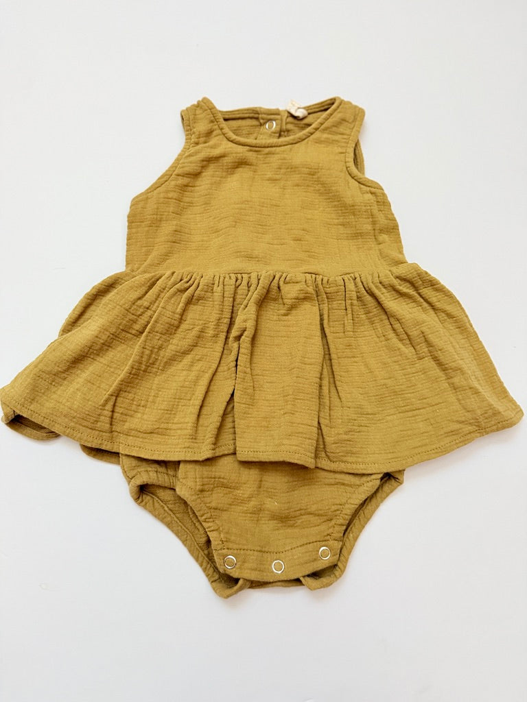 (#25) BUNDLE |Rylee + Cru | EUC | 6-12m | peplum snap onesies | 45227