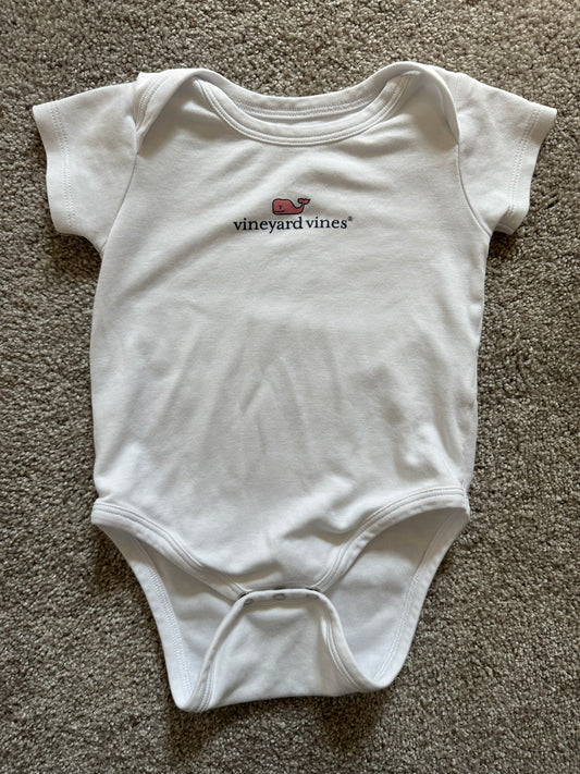 Vineyard Vines | bodysuit | gender neutral or girl | white | 12- 18 months | PPU Anderson