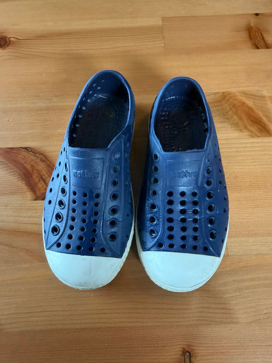 Seller #94 Toddler 9C Navy Natives EUC
