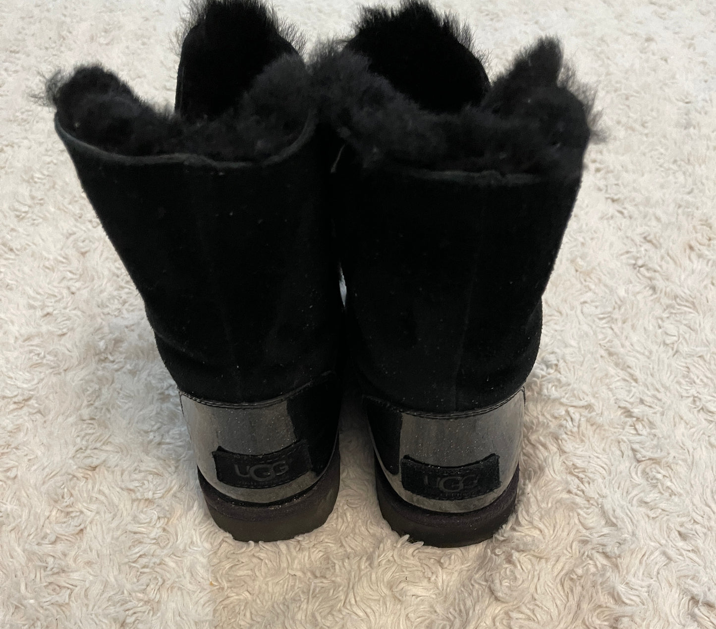 PPU Montgomery EUC Uggs Ainsley Black Suede Waterproof Shearling Lined Girls Boots Size 13