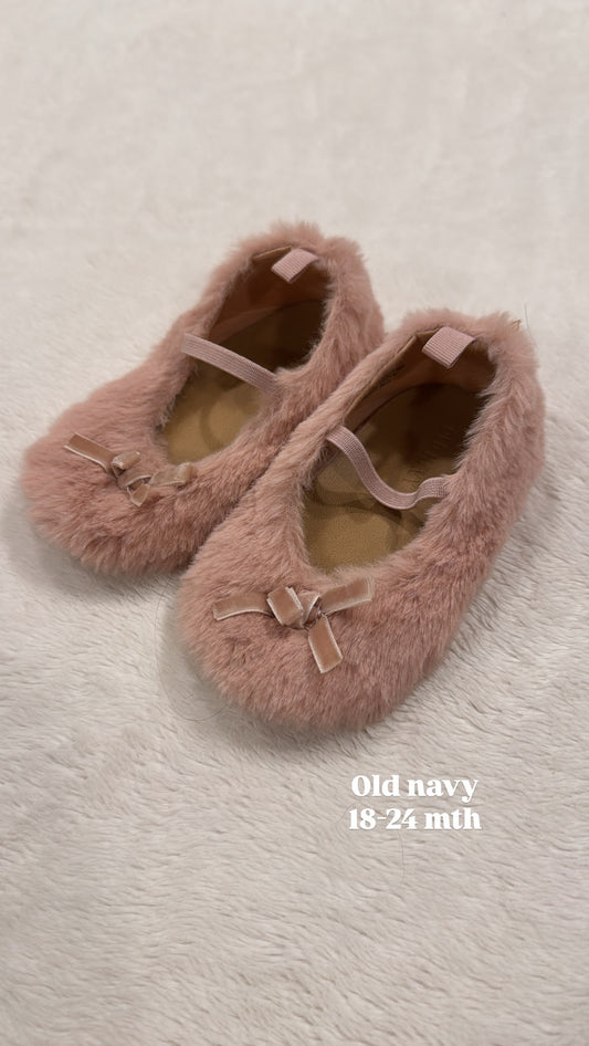 #145 old navy furry ballet slipper Girls 18-24 mth EUC