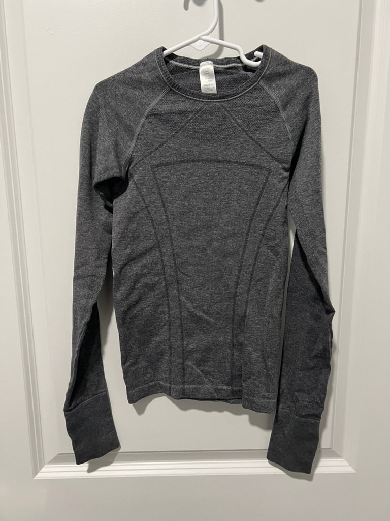 Seller #76 **REDUCED** - IVIVVA By Lululemon Fly Tech Long Sleeve Tee Thumbholes Charcoal Gray Girls XS
