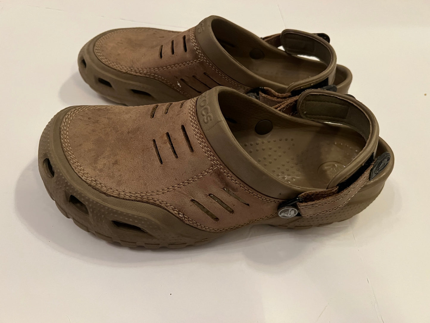 Mens Shoe 10 Leather Crocs Yukon Vista Clogs, Khaki