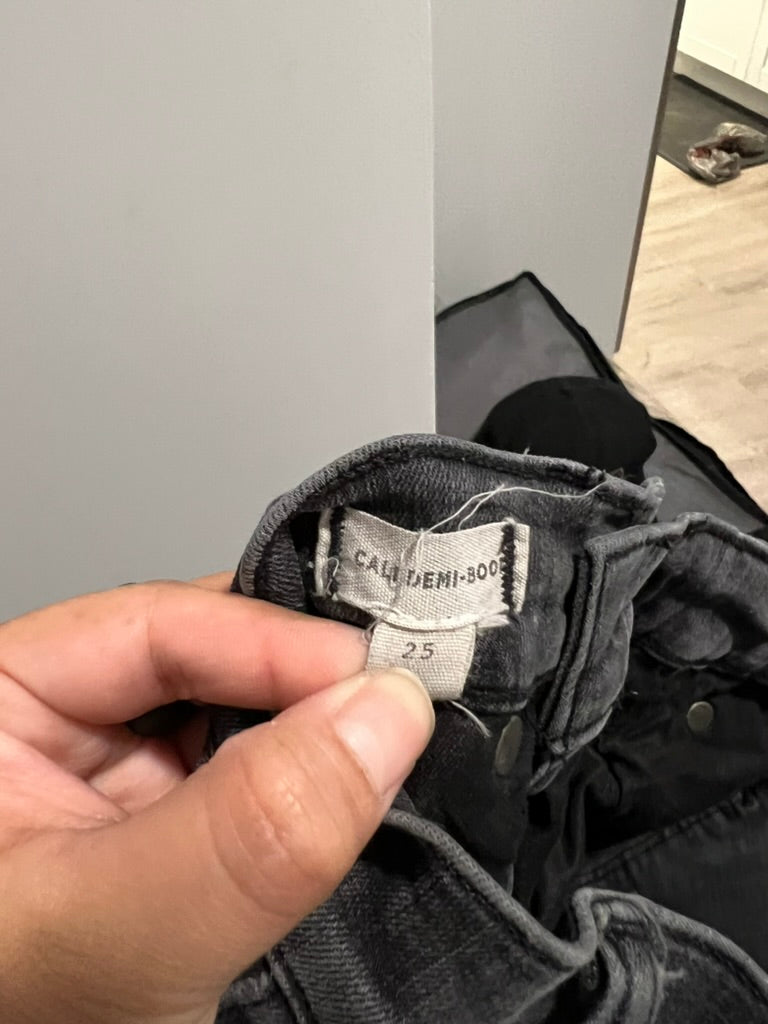 Seller #76 - Madewell Cali Demi-Boot Jeans in Edmunds Wash: Raw-Hem Edition Size 25 Black