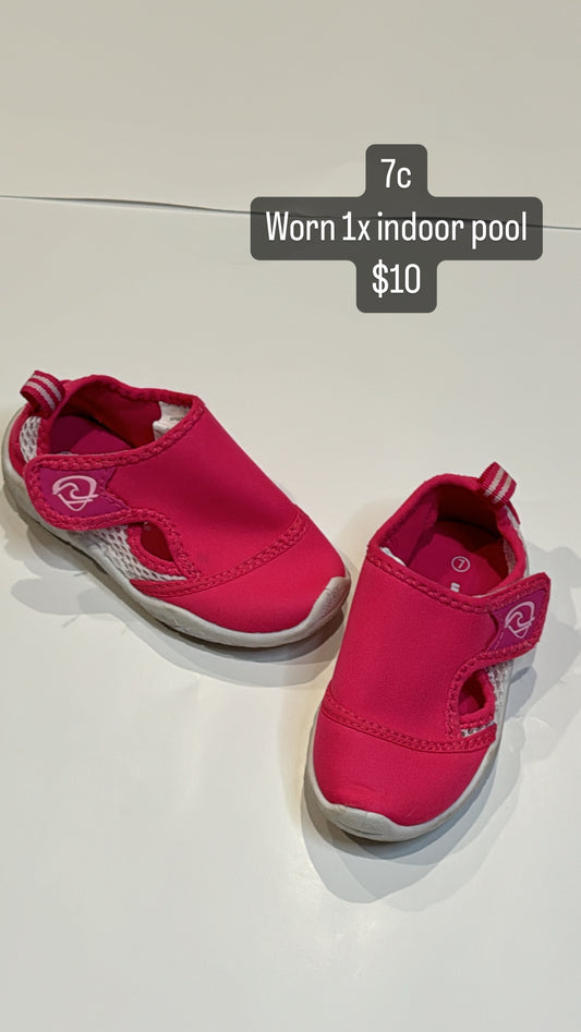 7c pink water shoes