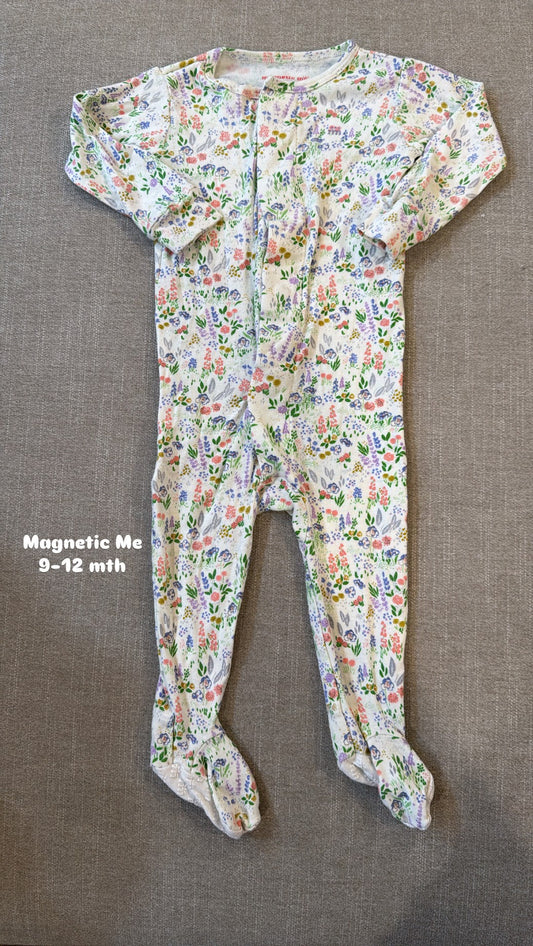 #145 Magnetic Me floral sleeper Girls 9-12 mth EUC
