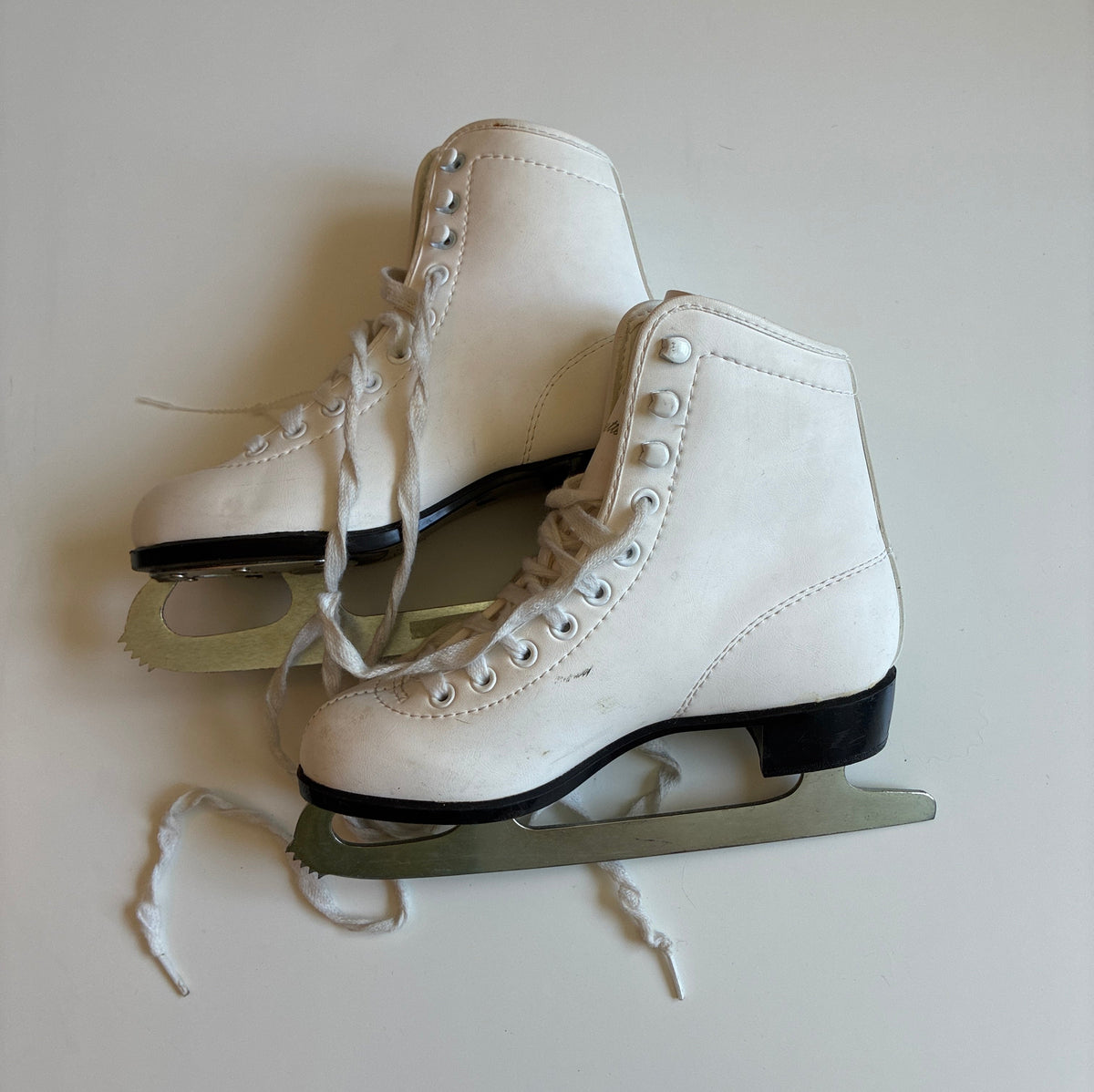 Seller 76 Girls Figure Skates Size 1