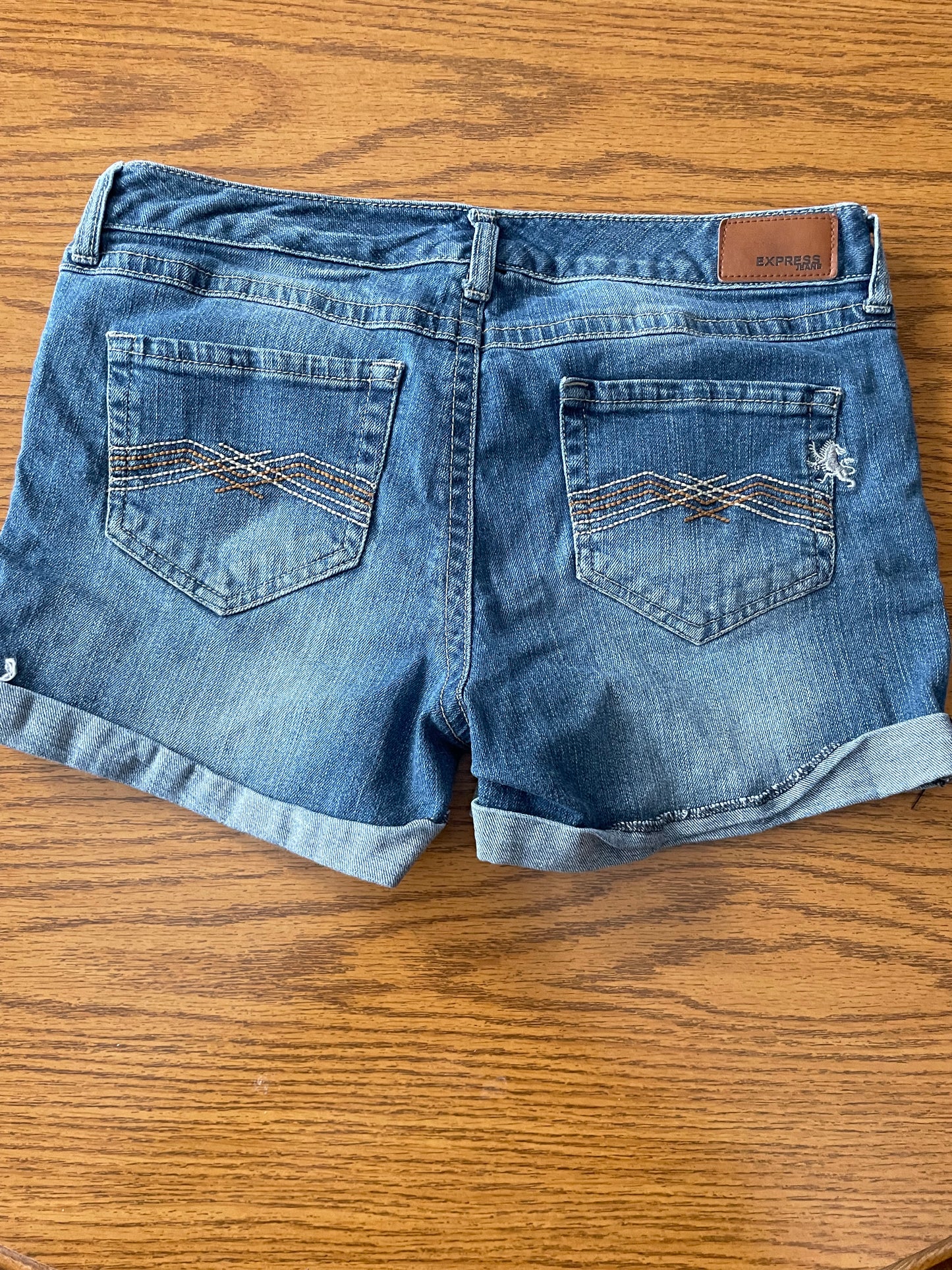 Women’s express jean shorts size 6