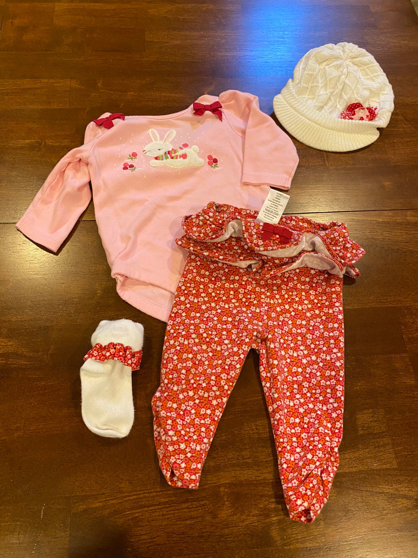 77A Girl's Gymboree 3-6mo Bunny outfit with socks & hat