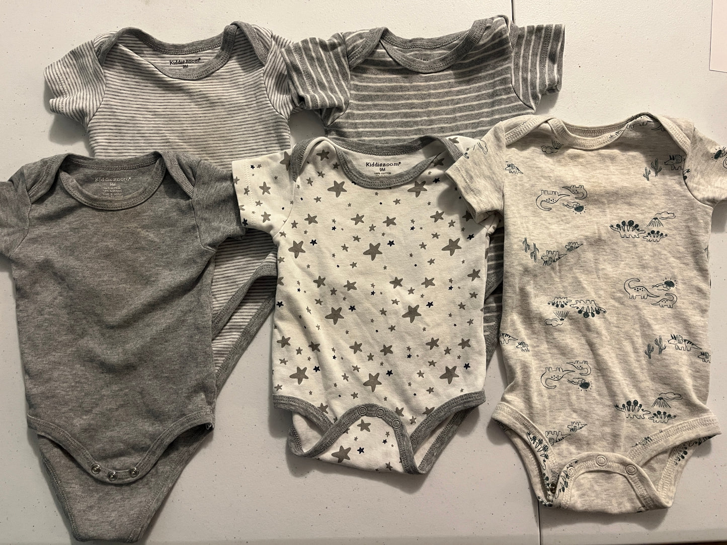 75A 9m Gray Short Sleeve Onesies VGUC