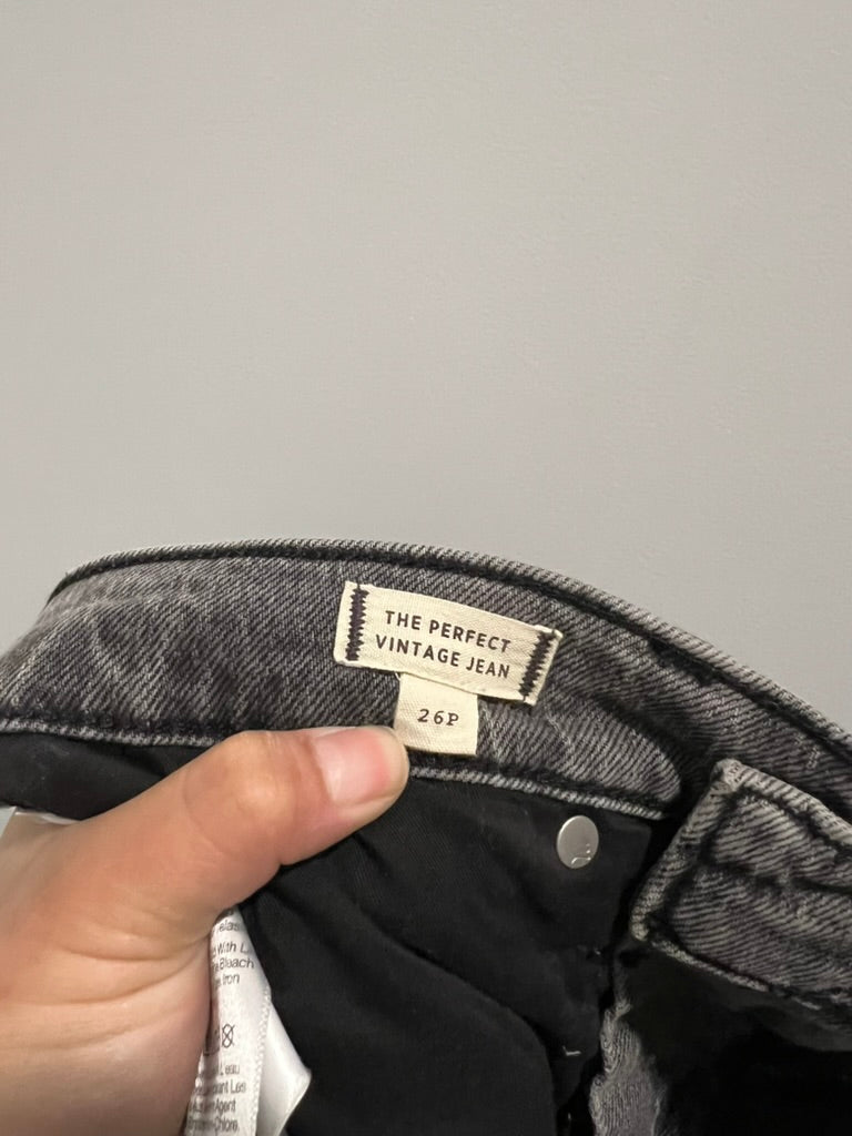 Seller #76 - Madewell The Perfect Vintage Jean in Cosner Wash Knee Rip Edition Size 26 Petite