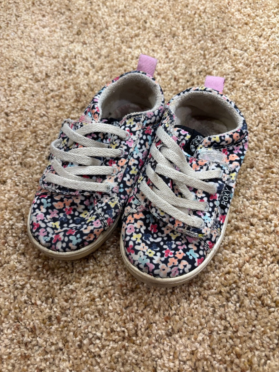 #86A girls shoes, size 8 roxy