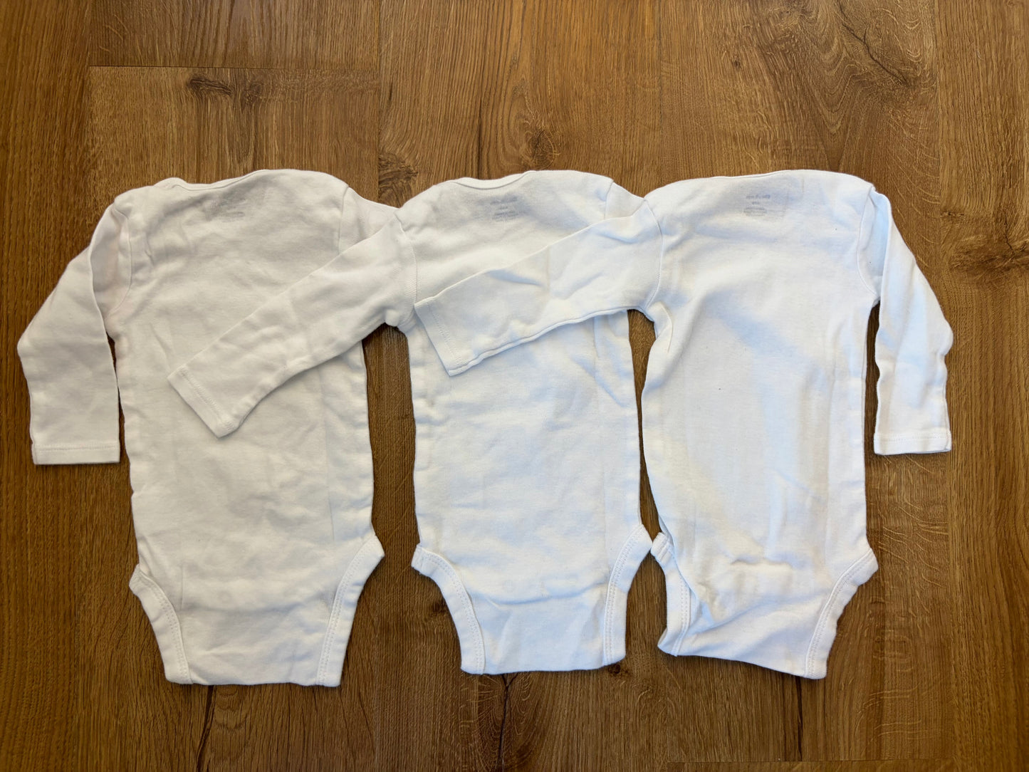#6 - Gerber White Long Sleeved Onesies/Bodysuits, set of 3 - Gender Neutral - 0-3 months