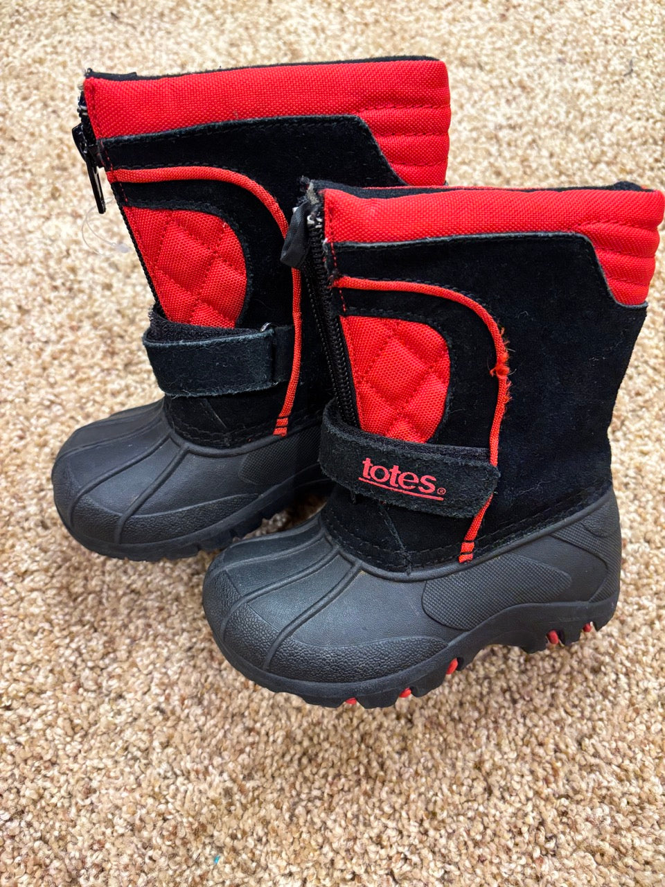 #86A boys snow boots, size 5 toddler