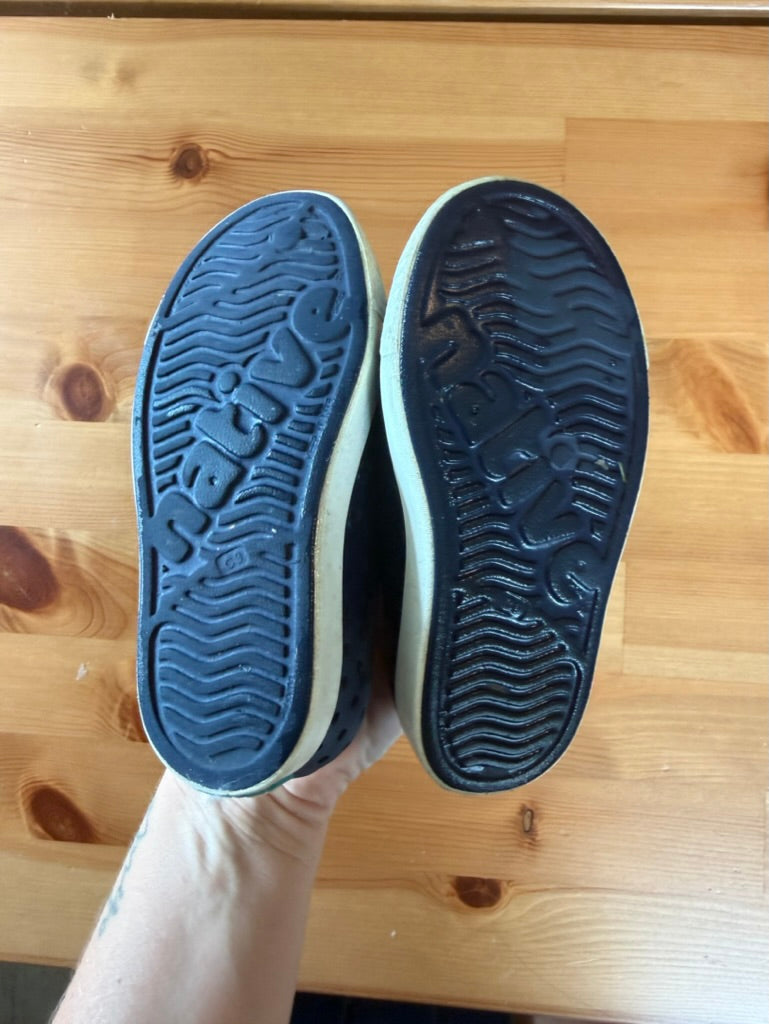 Seller #94 Toddler 9C Navy Natives EUC