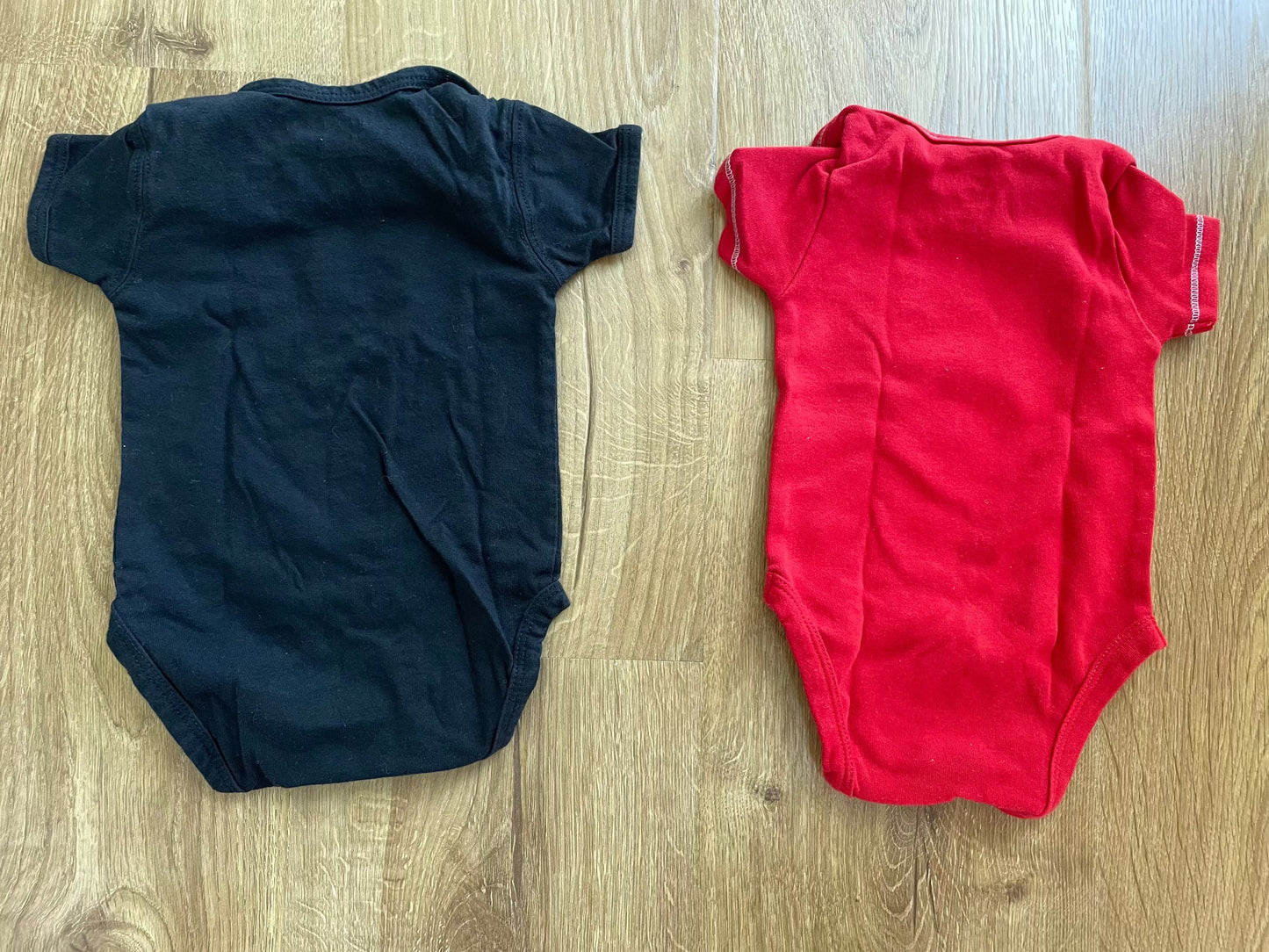 #6 - Cincinnati Reds & University of Cincinnati Bodysuits/Onesies - Size 0-3 months